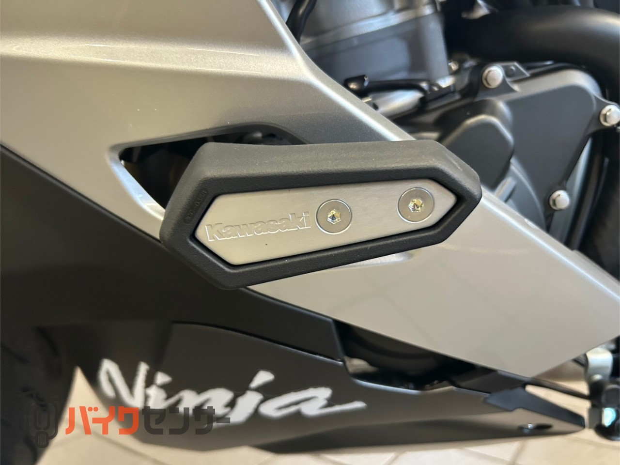 カワサキ Ninja ZX-4R SE 2027年モデル ギャラクシーシルバー クイック