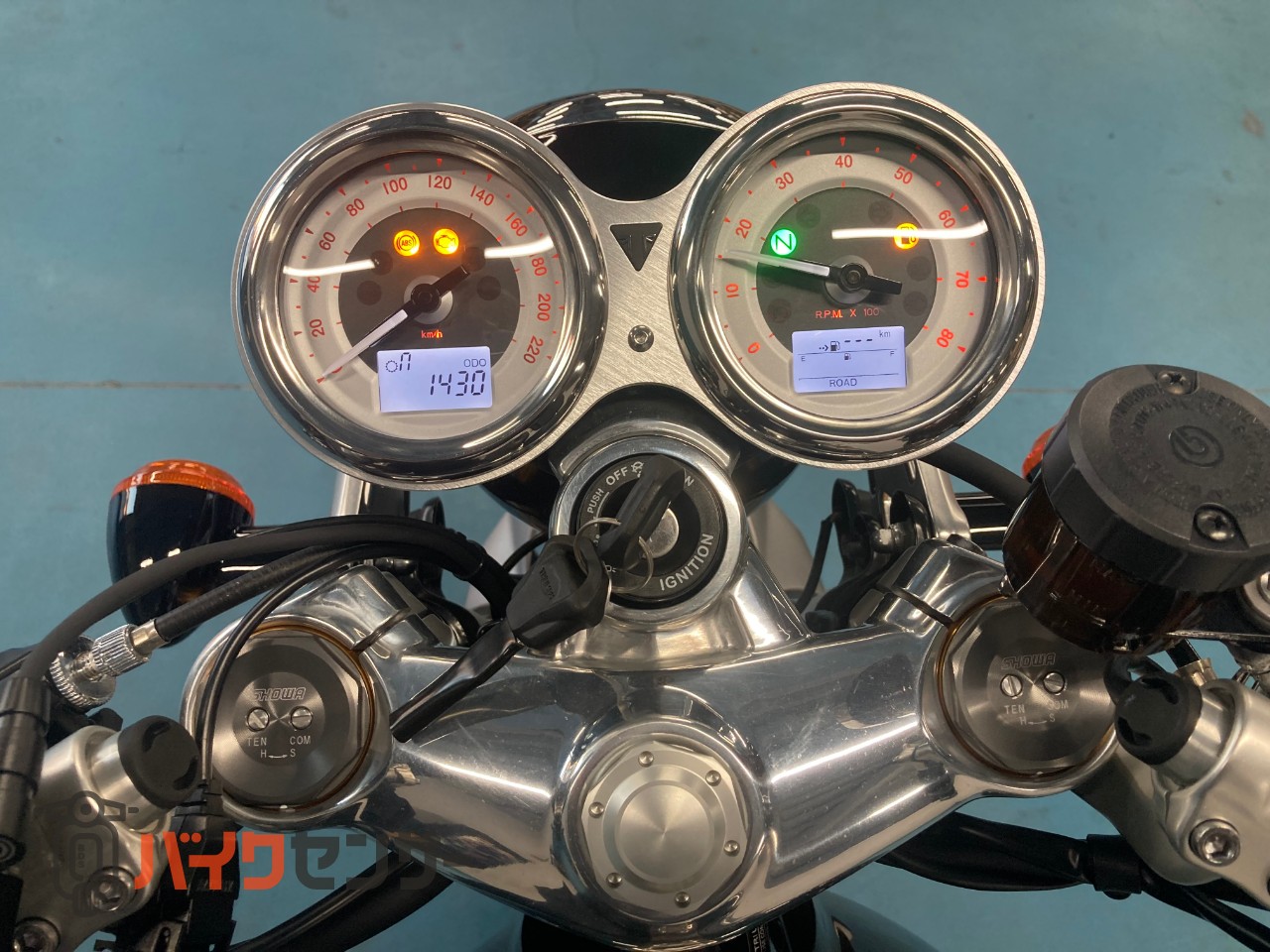 トライアンフ スラクストン1200RS ファイナルエディション B698182