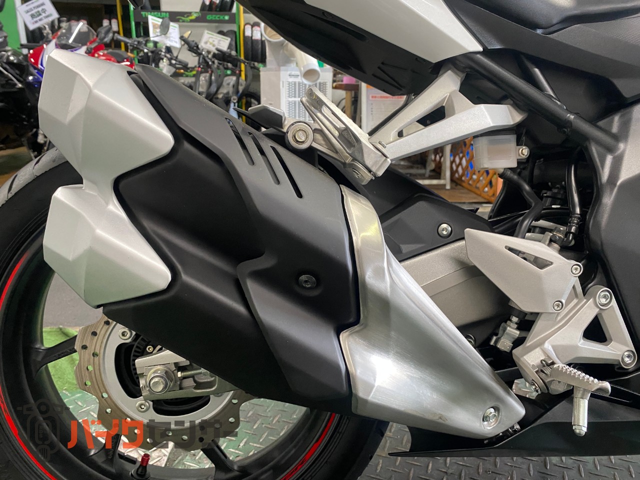 ホンダ CBR250RR 2019年式モデル フェンダーレス ヘルメットロック