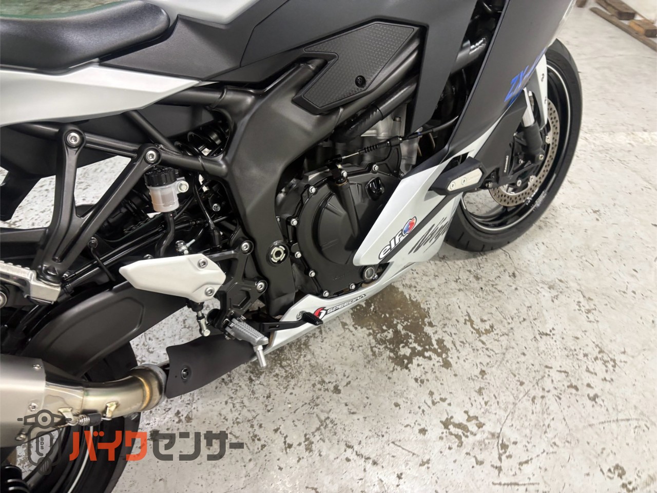 カワサキ Ninja ZX-4R SE ヨシムラマフラー ETC2.0 ドライブレコーダー