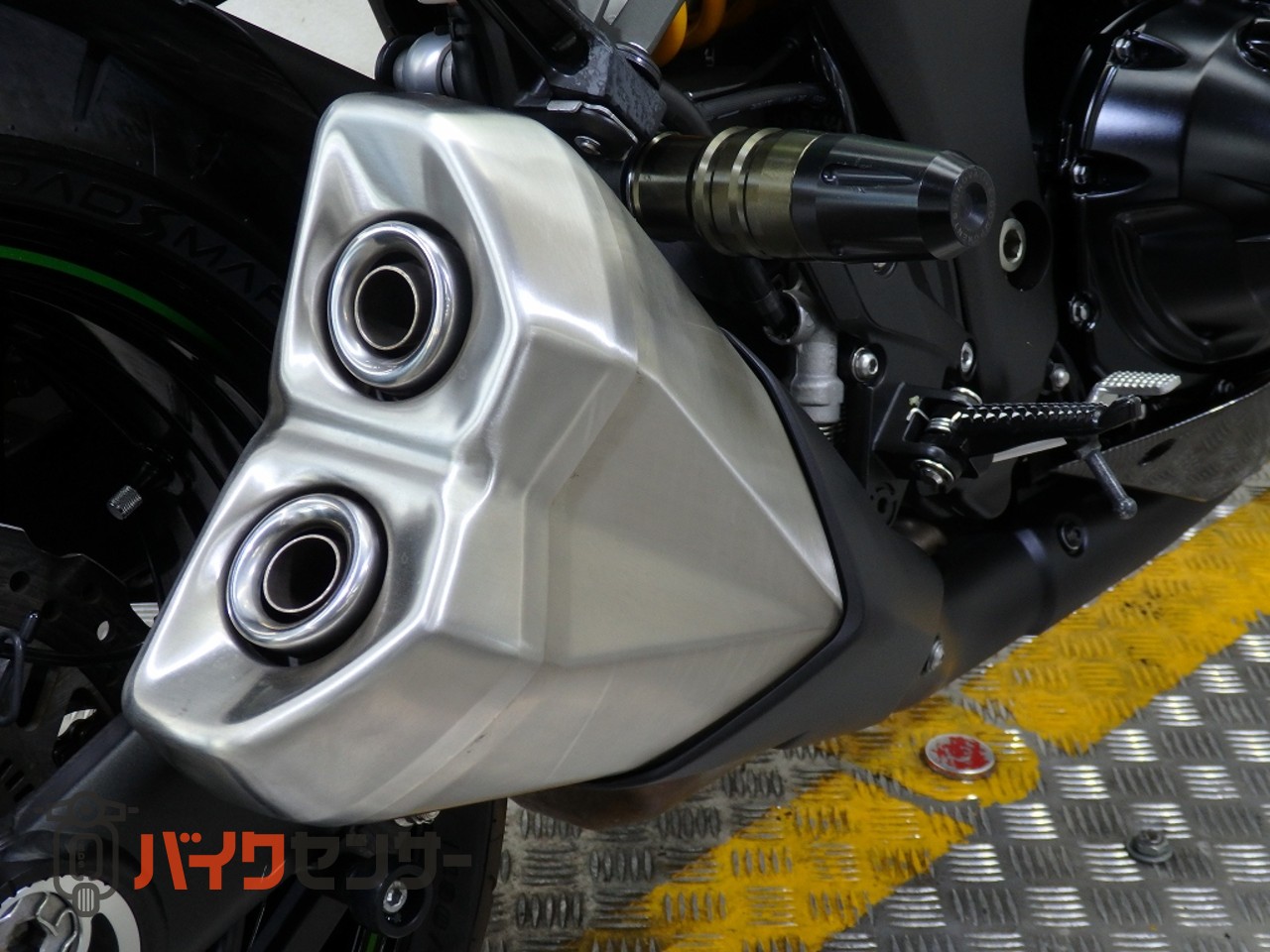カワサキ Z1000 ZXT00W 2018年モデル オーリンズ製リアサス