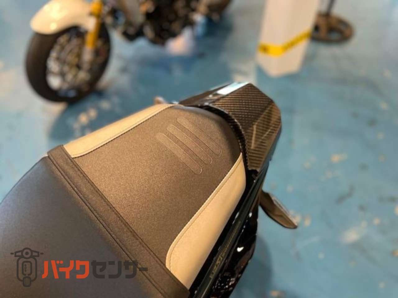 スズキ KATANA YOSHIMURAバナナサイレンサー バックステップ