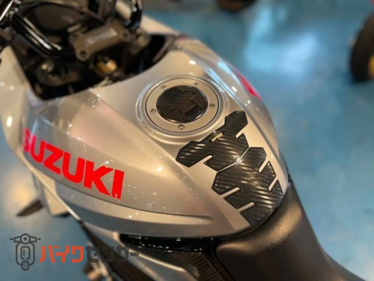 スズキ KATANA YOSHIMURAバナナサイレンサー バックステップ