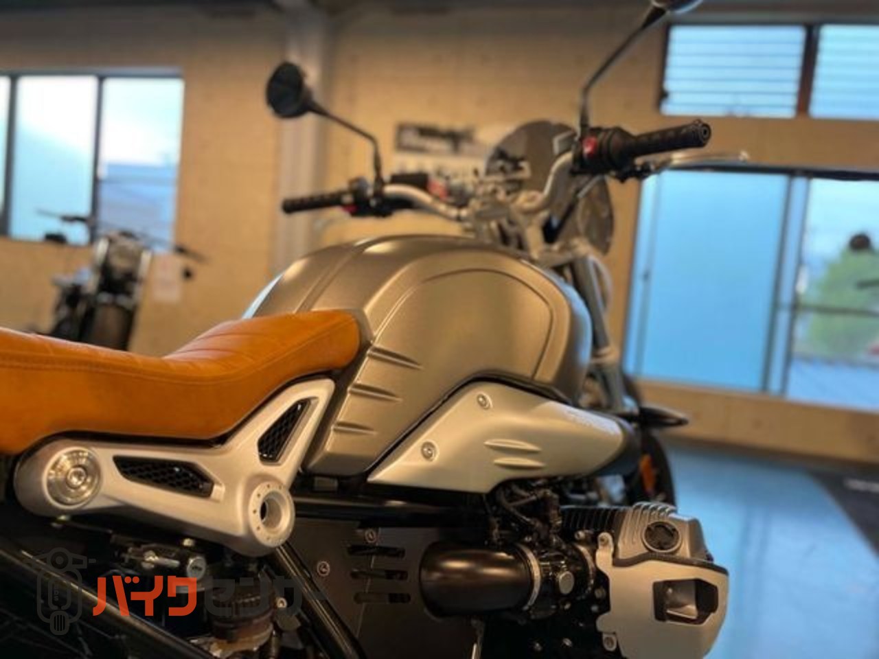 BMW R nineT Scrambler 純正オプションAKRAPOVICマフラー チューブレス