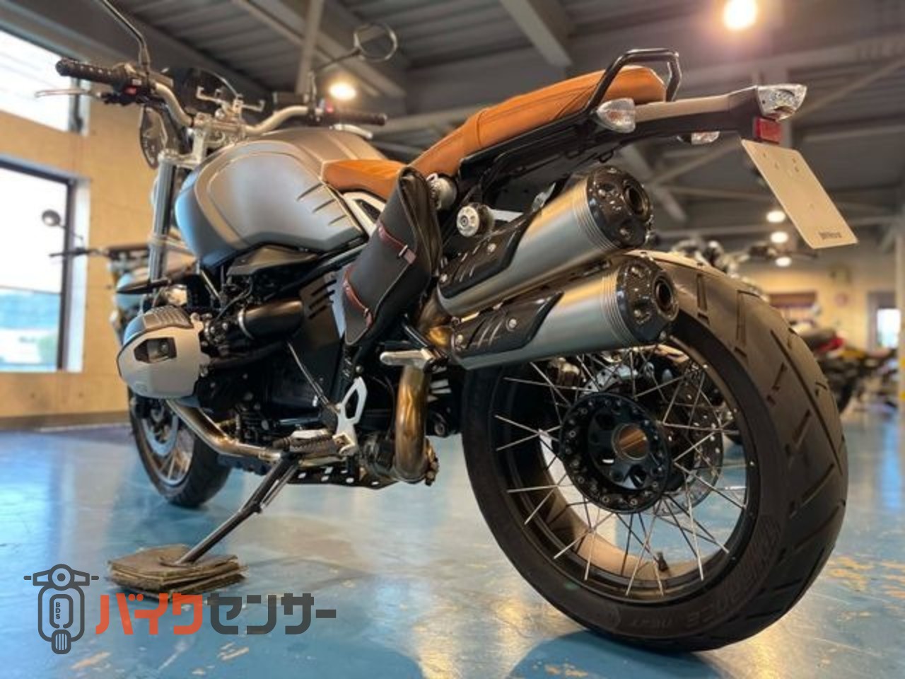 BMW R nineT Scrambler 純正オプションAKRAPOVICマフラー チューブレス