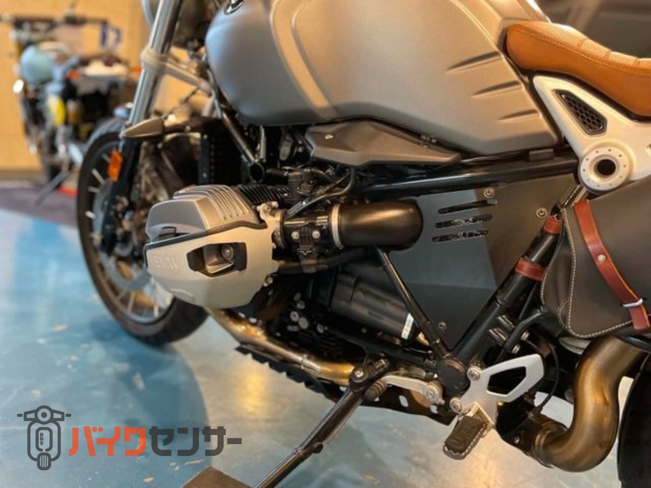 BMW R nineT Scrambler 純正オプションAKRAPOVICマフラー チューブレス