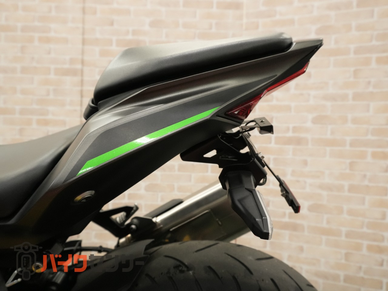 カワサキ Ninja ZX-4R SE クイックシフター フェンダーレス フレーム