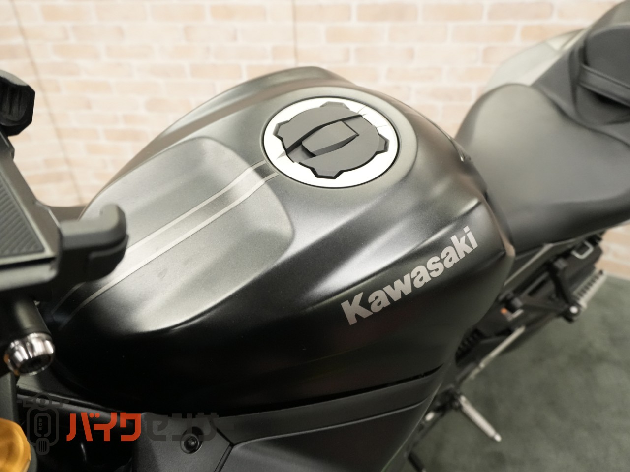 カワサキ Ninja ZX-4R SE クイックシフター フェンダーレス フレーム