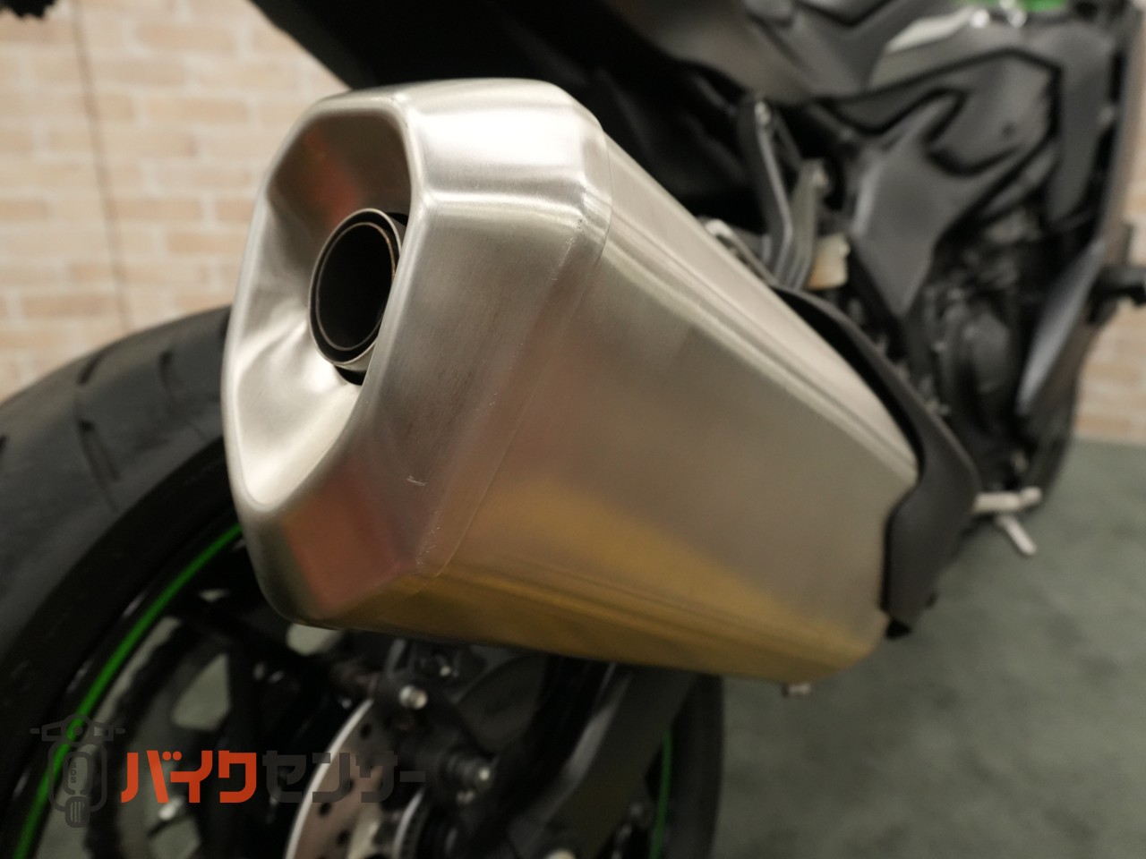 カワサキ Ninja ZX-4R SE クイックシフター フェンダーレス フレーム