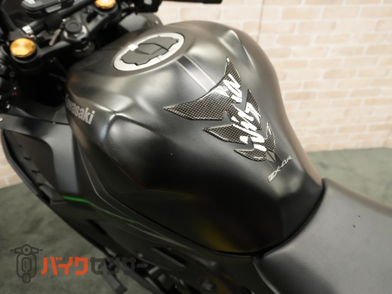 カワサキ Ninja ZX-4R SE クイックシフター フェンダーレス フレーム