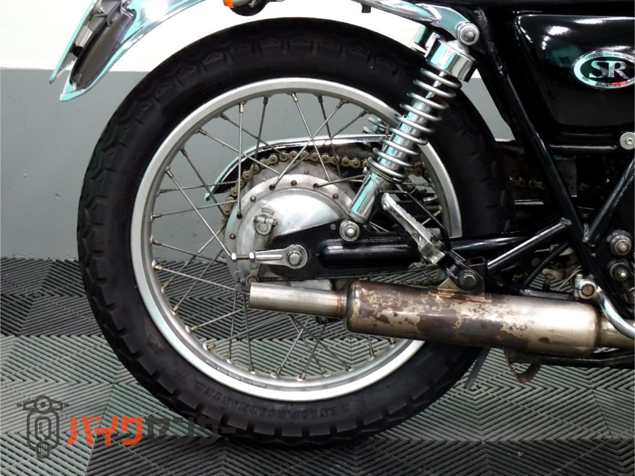 ヤマハ SR400このシンプルな車体。 そこにWMシート＋キャプトン