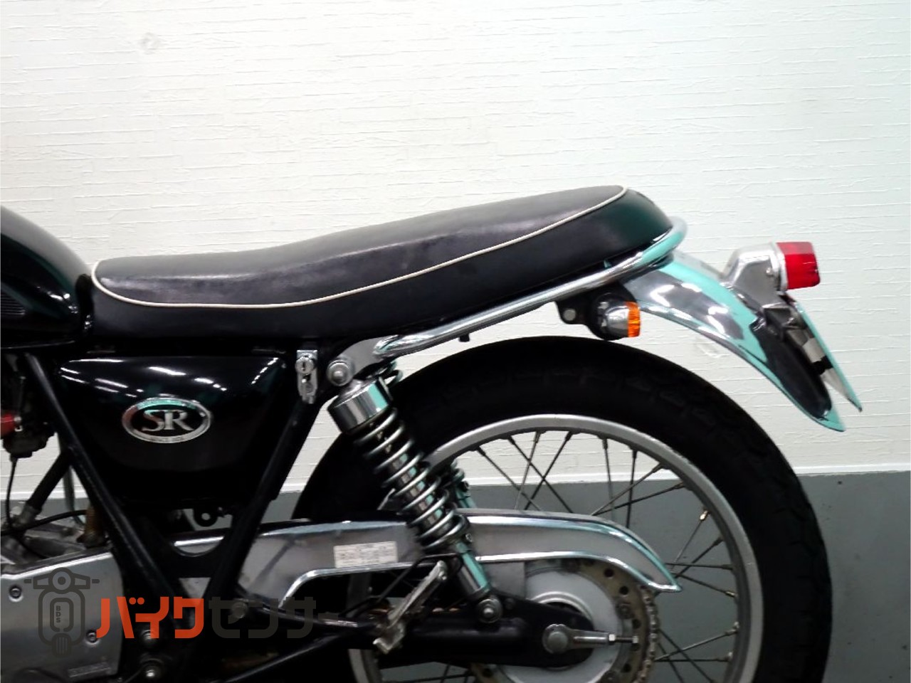 ヤマハ SR400このシンプルな車体。 そこにWMシート＋キャプトン
