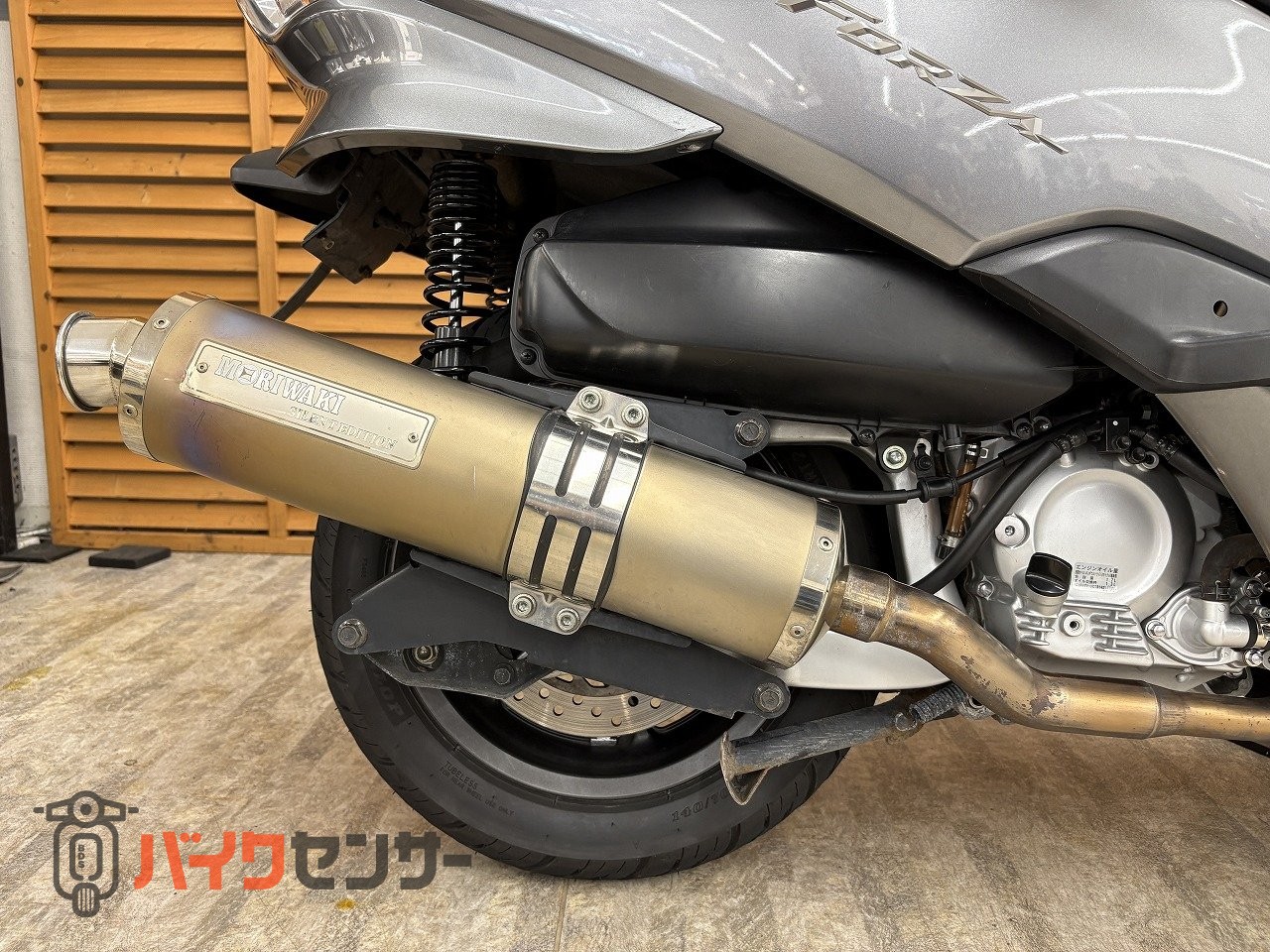 ホンダ フォルツァZ MF10型 モリワキ製マフラー バックレスト