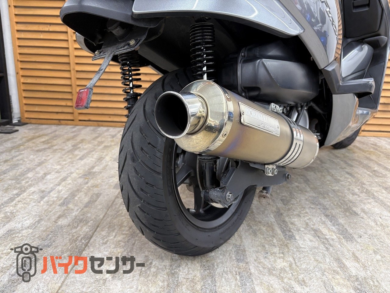 ホンダ フォルツァZ MF10型 モリワキ製マフラー バックレスト