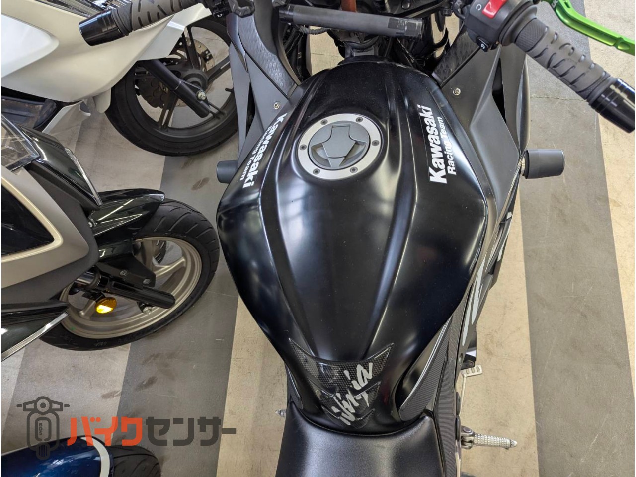 カワサキ NINJA 250 2017年モデル GIVI製リアボックス/スマホホルダー