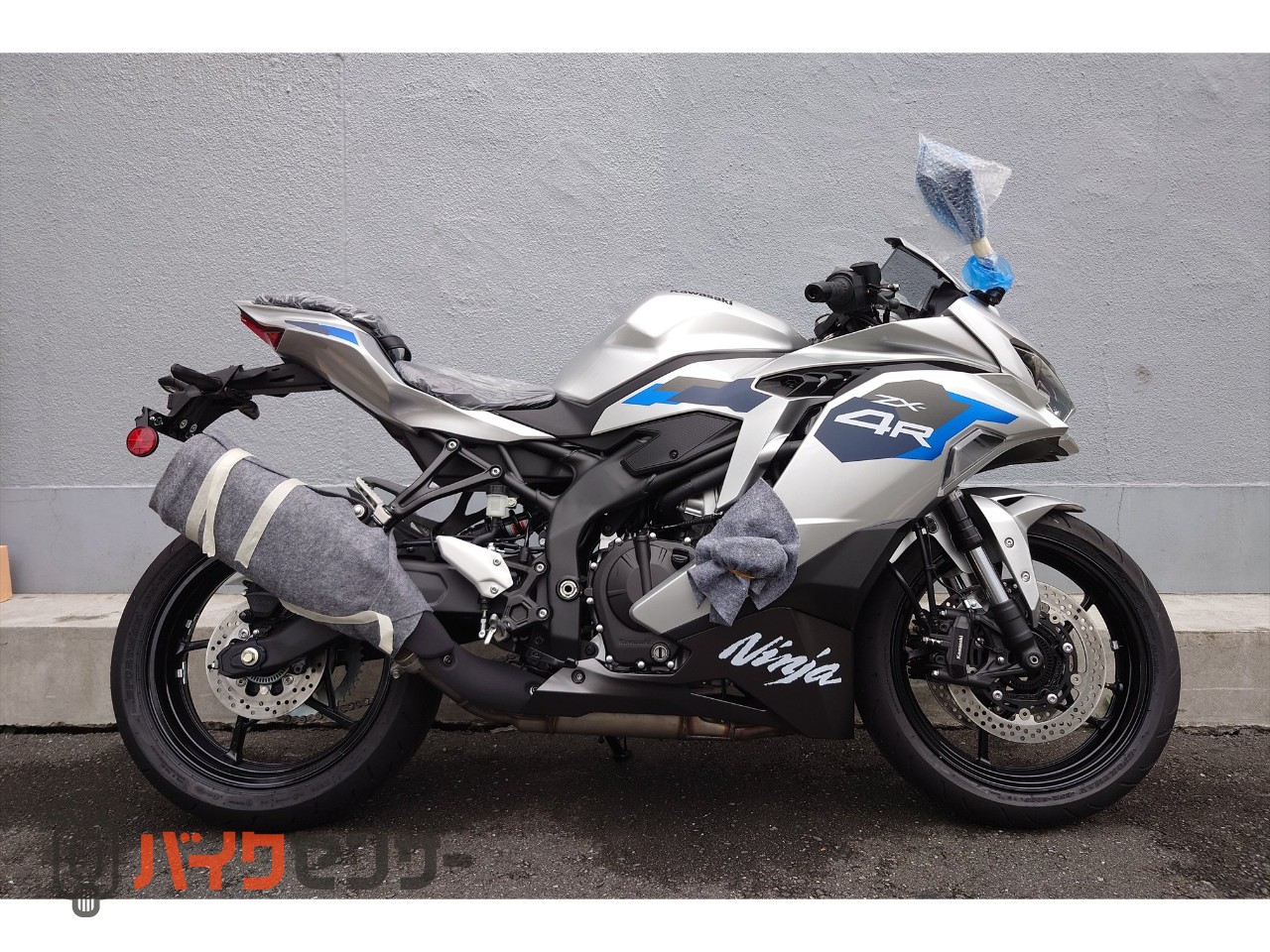 カワサキ Ninja ZX-4R SE 2027モデル ギャラクシーシルバー クイック