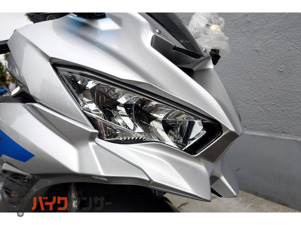カワサキ Ninja ZX-4R SE 2027モデル ギャラクシーシルバー クイック
