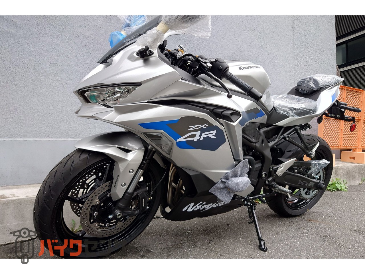 カワサキ Ninja ZX-4R SE 2027モデル ギャラクシーシルバー クイック