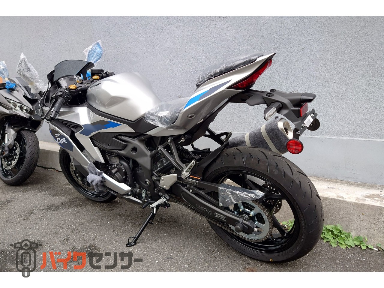 カワサキ Ninja ZX-4R SE 2027モデル ギャラクシーシルバー クイック