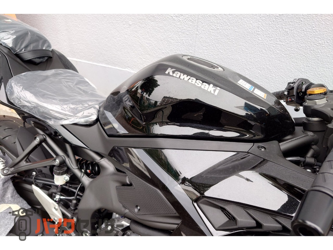 カワサキ Ninja ZX-4R SE 2027モデル グレー×ブラック クイック