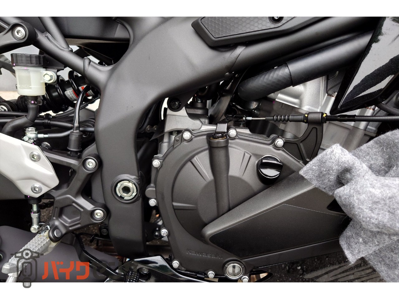 カワサキ Ninja ZX-4R SE 2027モデル グレー×ブラック クイック
