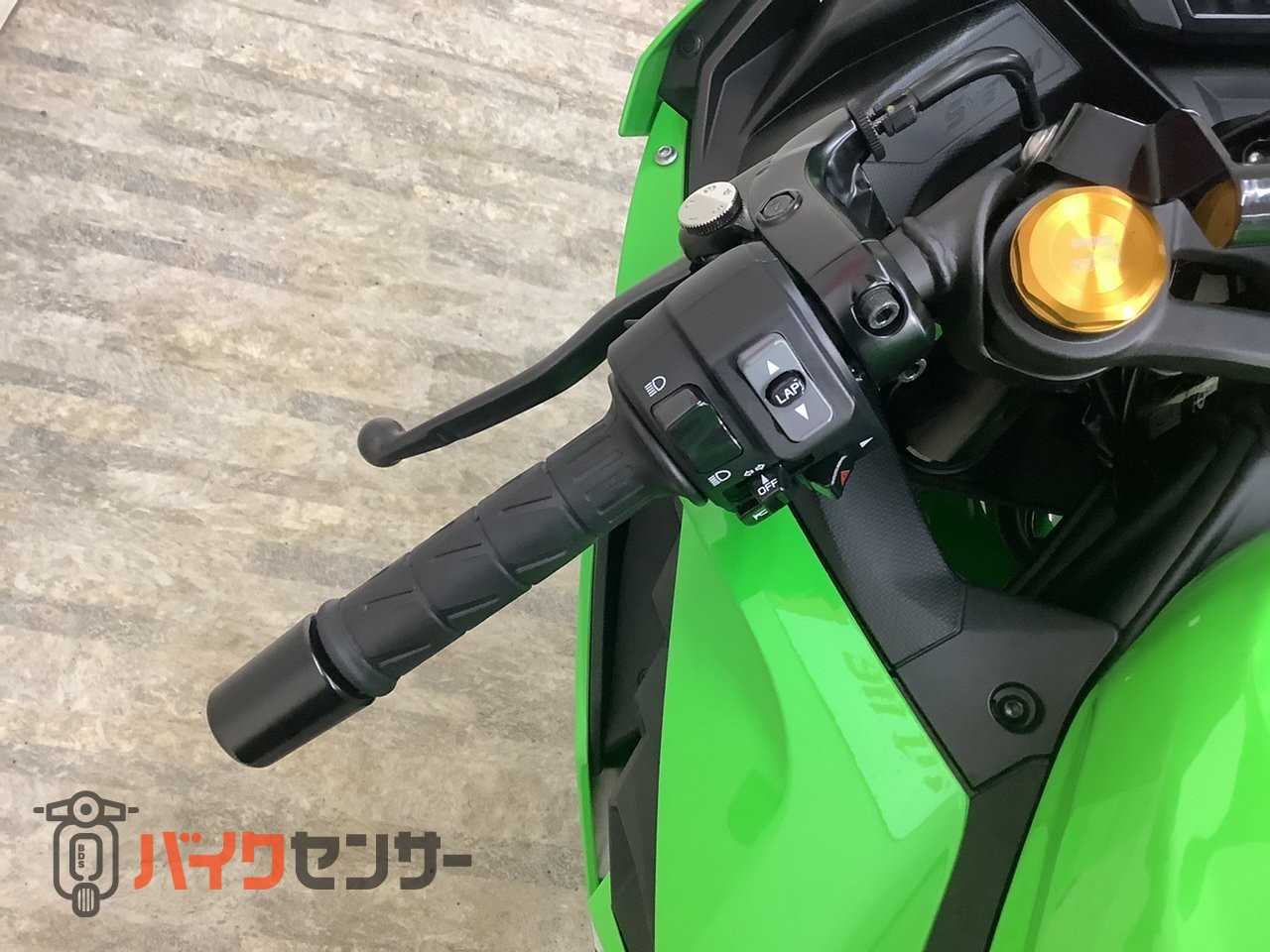 カワサキ NINJA ZX－4RR 2026年モデル マルチバー・USB