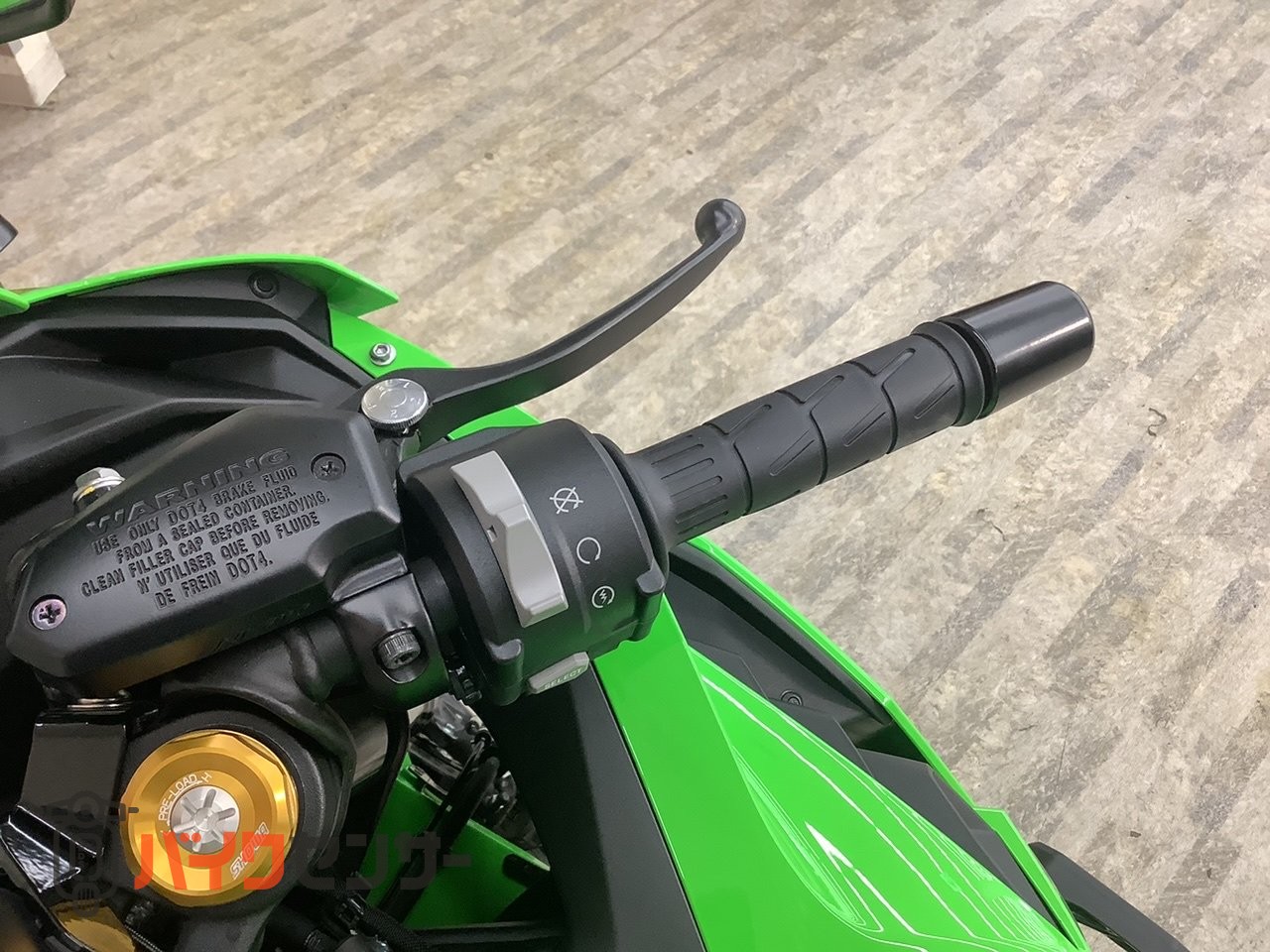カワサキ NINJA ZX－4RR 2026年モデル マルチバー・USB
