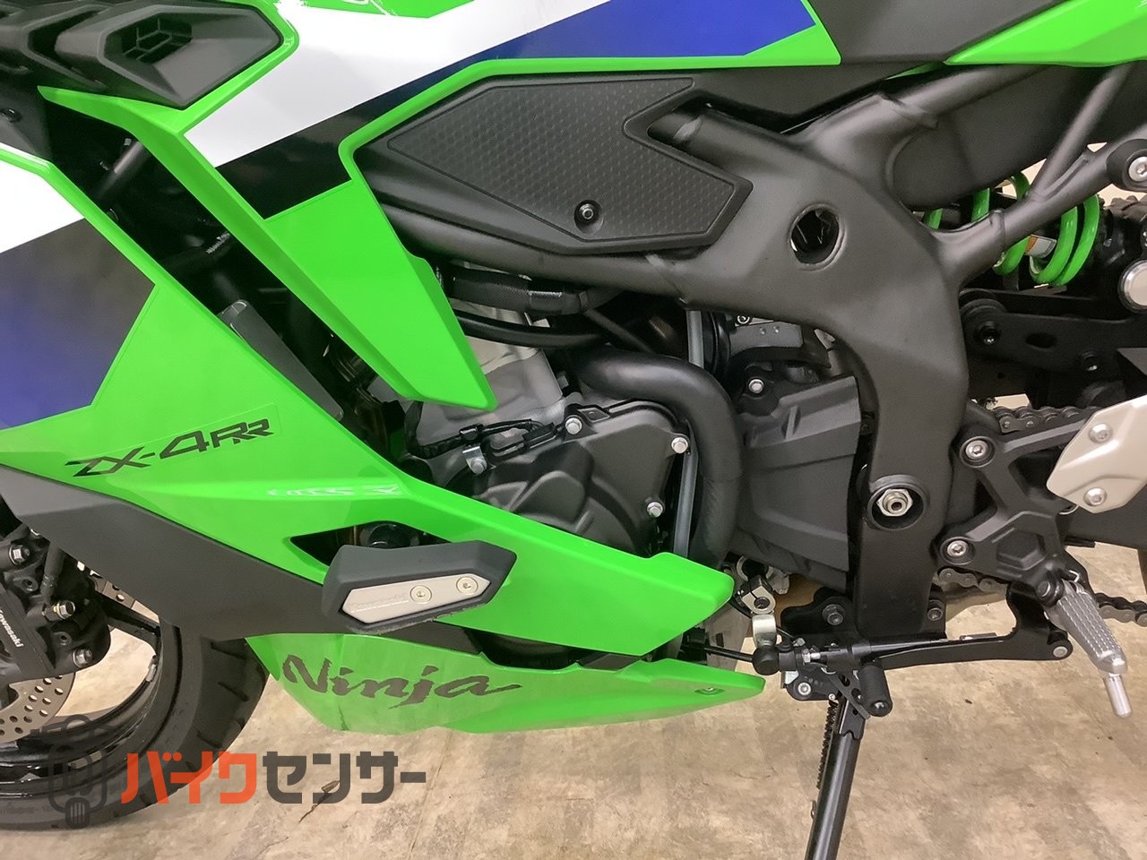 カワサキ NINJA ZX－4RR 2026年モデル マルチバー・USB