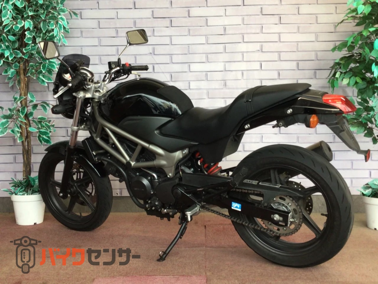 ホンダ　VTR250 FI 用　ガソリンタンク　黒にリペイント済 ホンダ VTR250 FI 用 ガソリンタンク 黒にリペイント済 ホンダ VTR250
