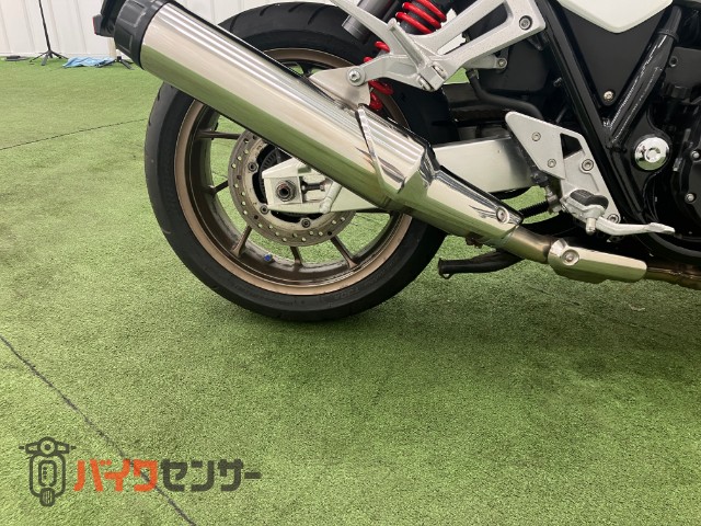 CB1300 SUPER ボルドール パールサンビームホワイト 純正マフラー