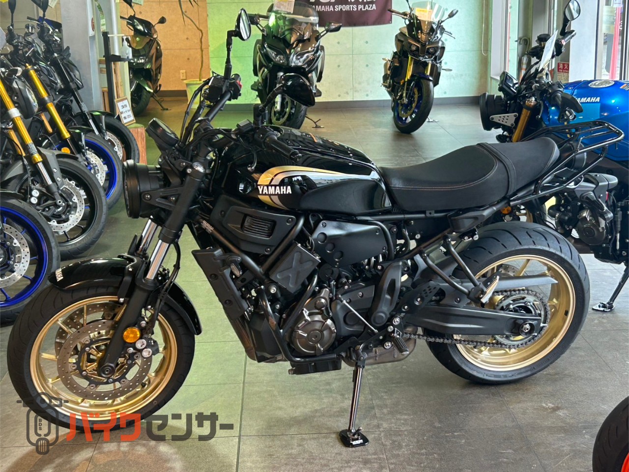 ヤマハ XSR700 ABS ブラックメタリックX LEDライト グリップヒーター