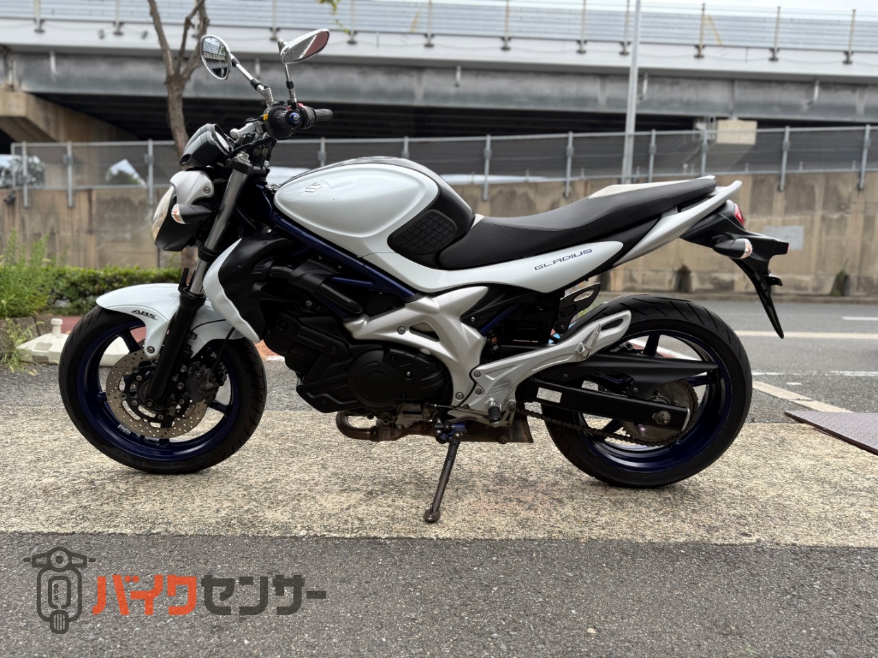 スズキ グラディウス400 ヨシムラマフラー USB電源付き ETC車載