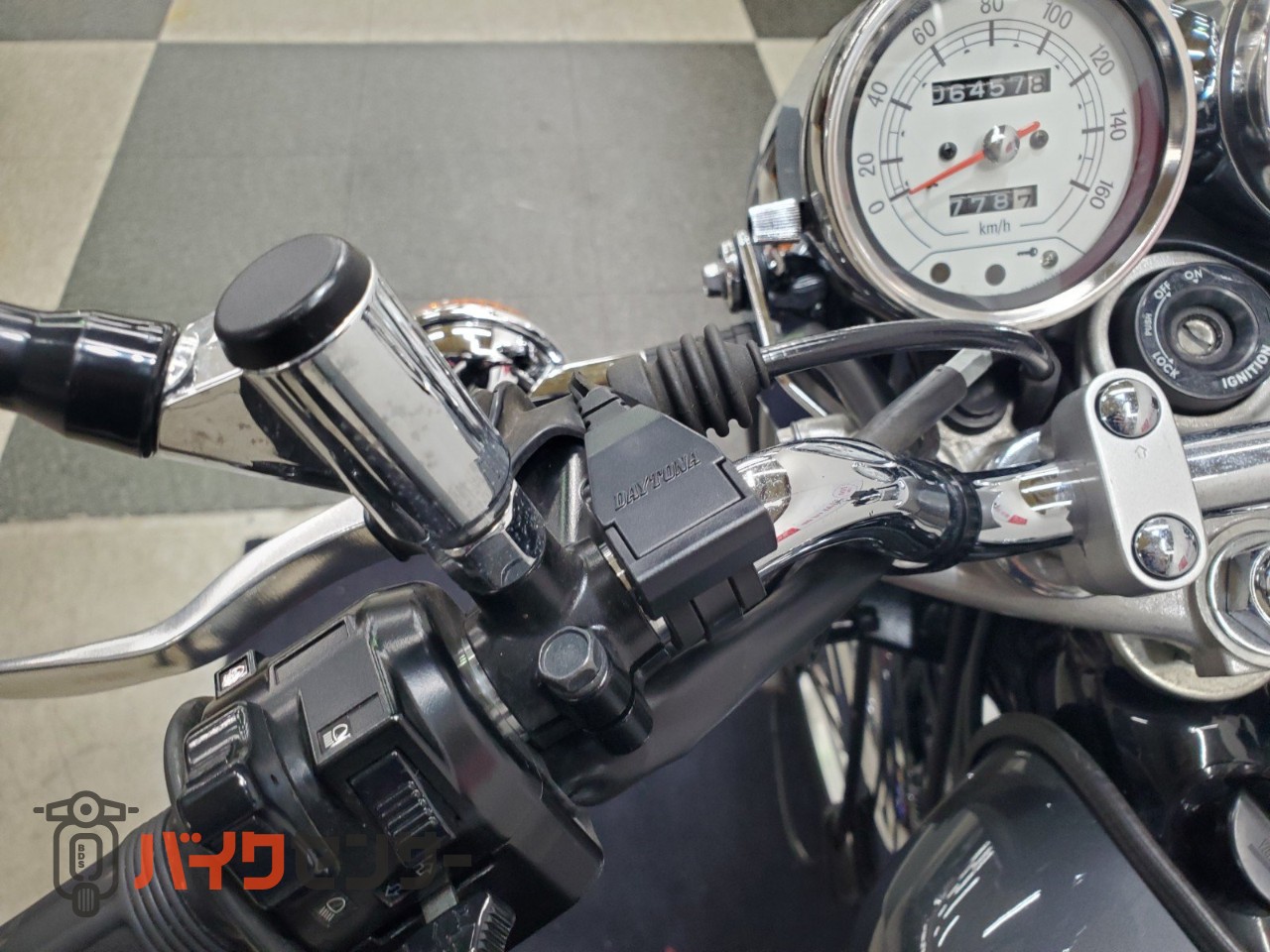 ヤマハ SR400 2021年モデル ファイナルエディション USBポート装備