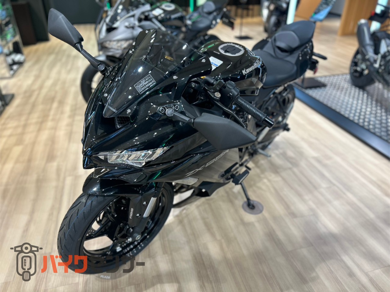 カワサキ Ninja ZX-25R SE 2027年モデル メタリックスパークブラック