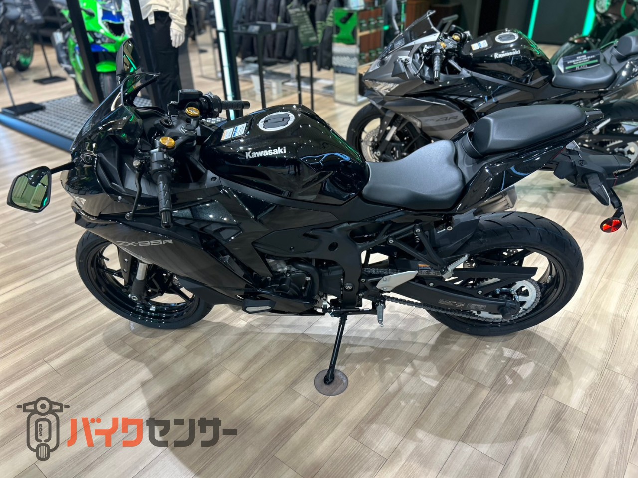 カワサキ Ninja ZX-25R SE 2027年モデル メタリックスパークブラック