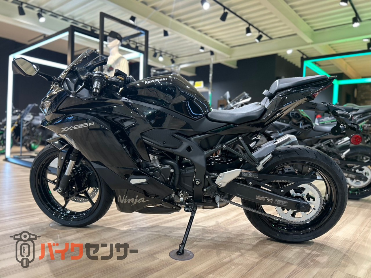 カワサキ Ninja ZX-25R SE 2027年モデル メタリックスパークブラック