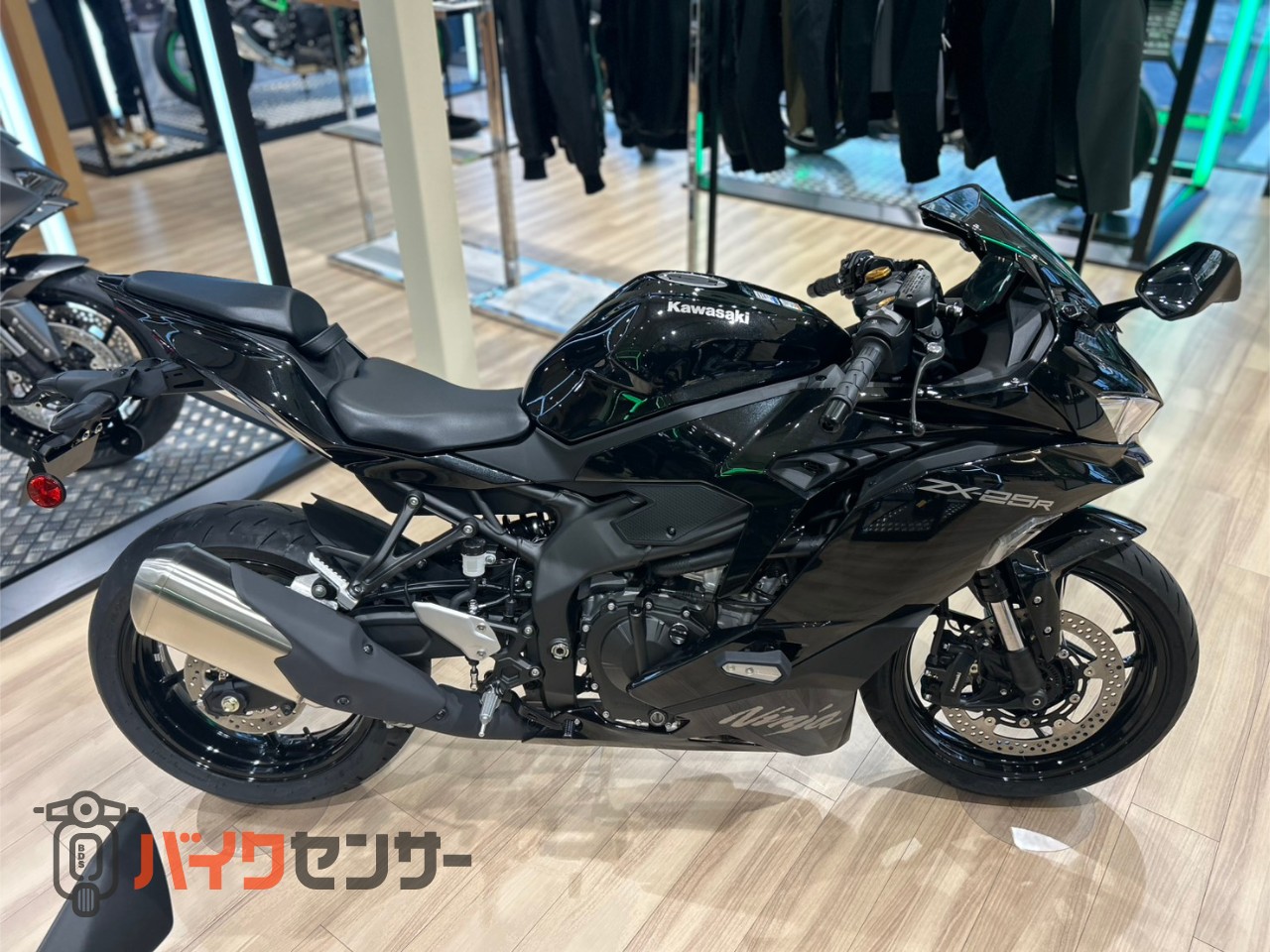 カワサキ Ninja ZX-25R SE 2027年モデル メタリックスパークブラック
