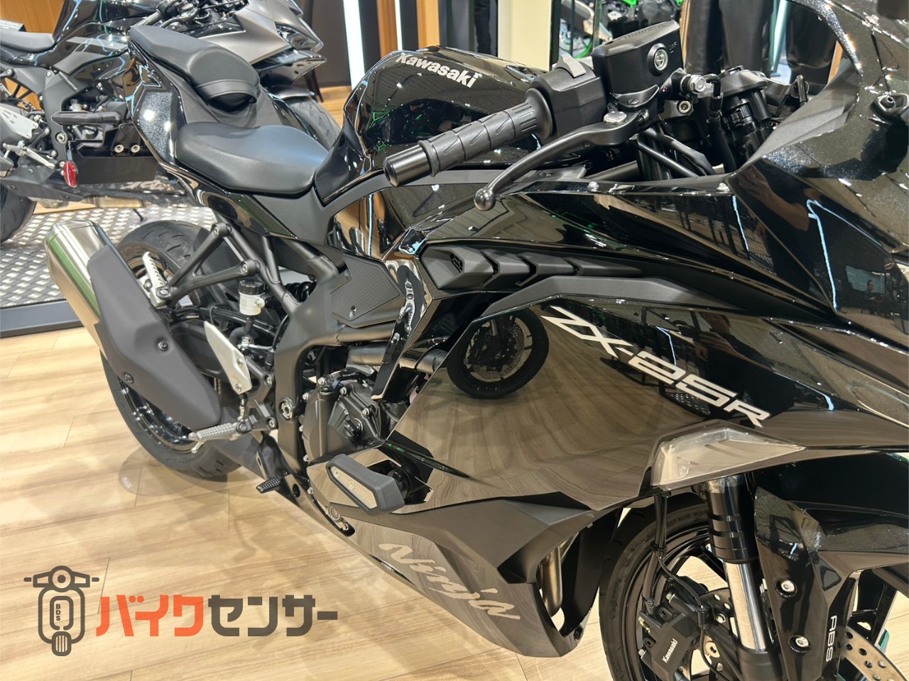 カワサキ Ninja ZX-25R SE 2027年モデル メタリックスパークブラック