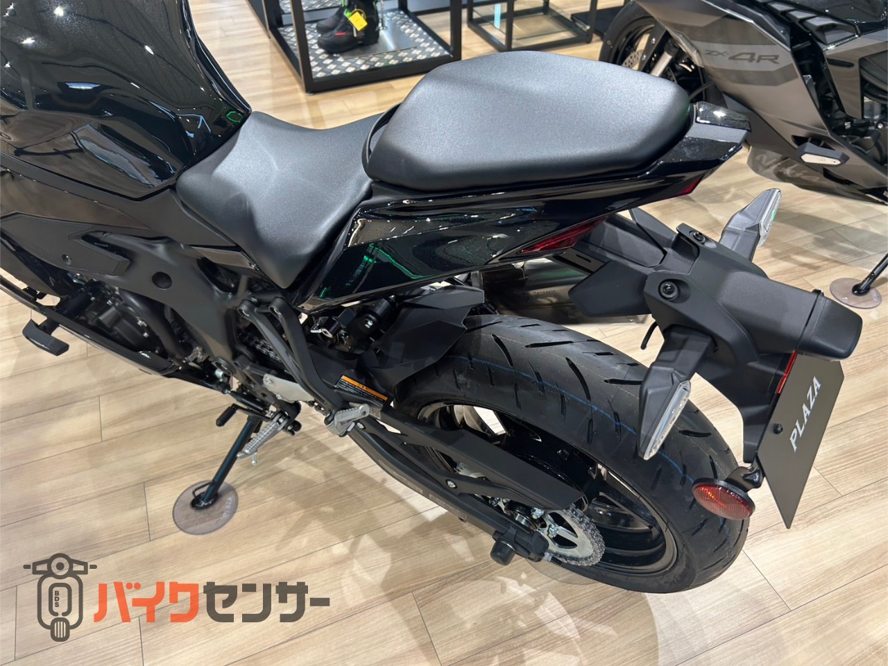 カワサキ Ninja ZX-25R SE 2027年モデル メタリックスパークブラック