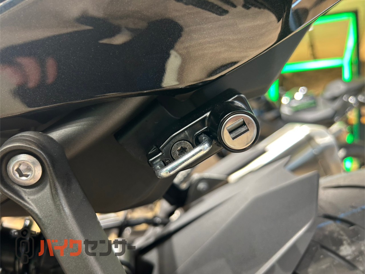 カワサキ Ninja ZX-25R SE 2027年モデル メタリックスパークブラック