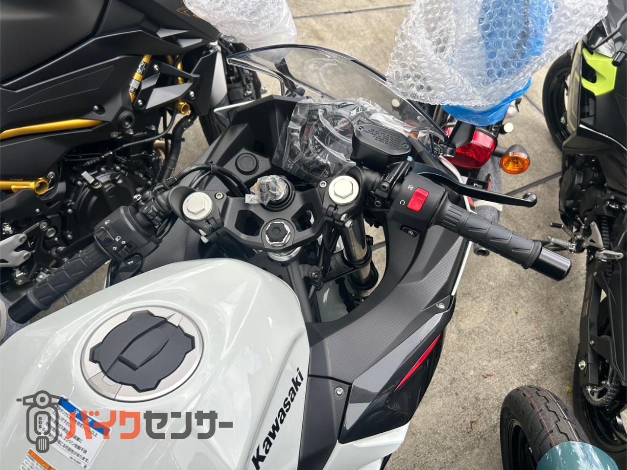 カワサキ Ninja250 2027年モデル パールロボティックホワイト