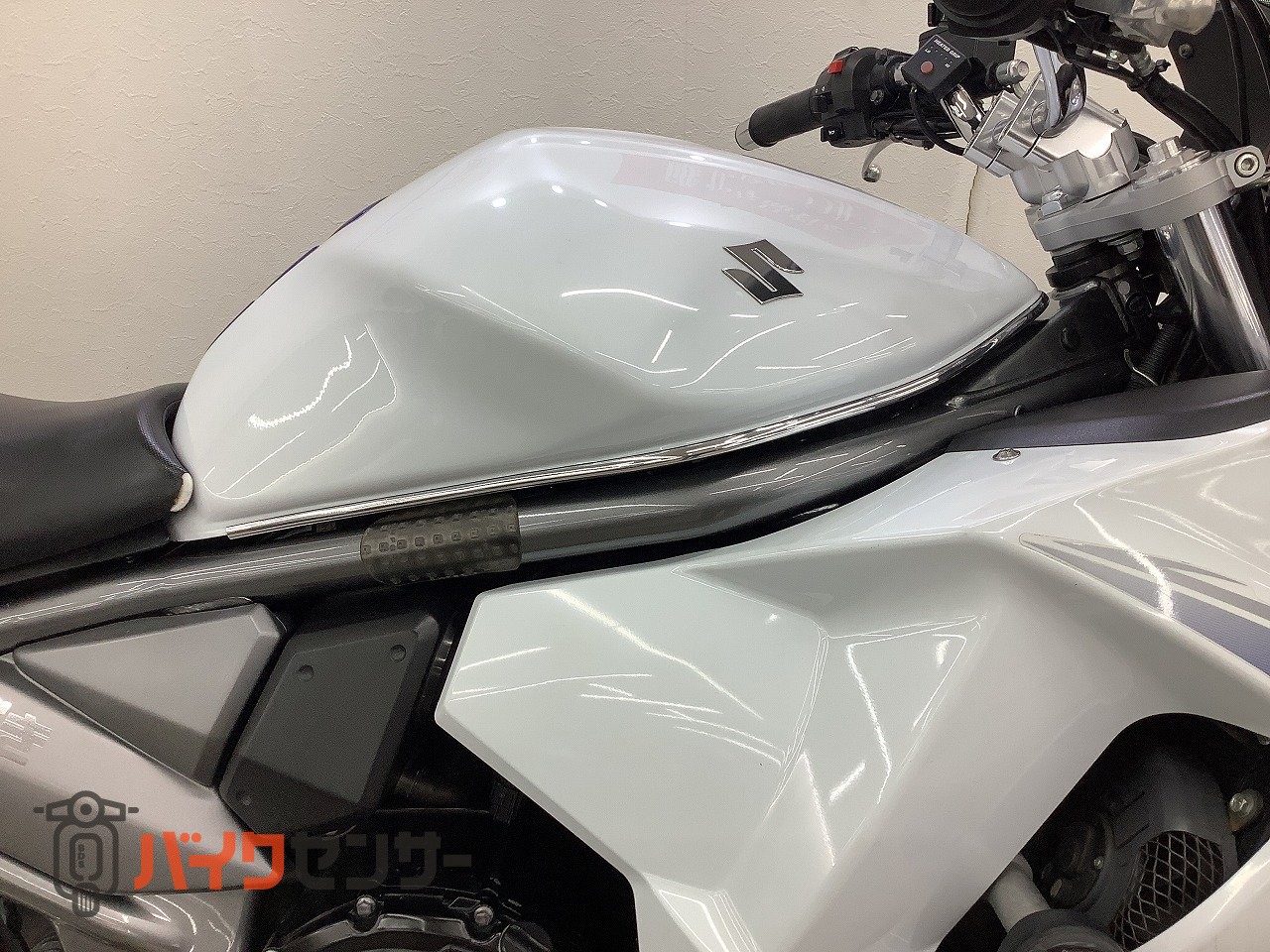 スズキ バンディット1250F BEAMS製マフラー グリップ