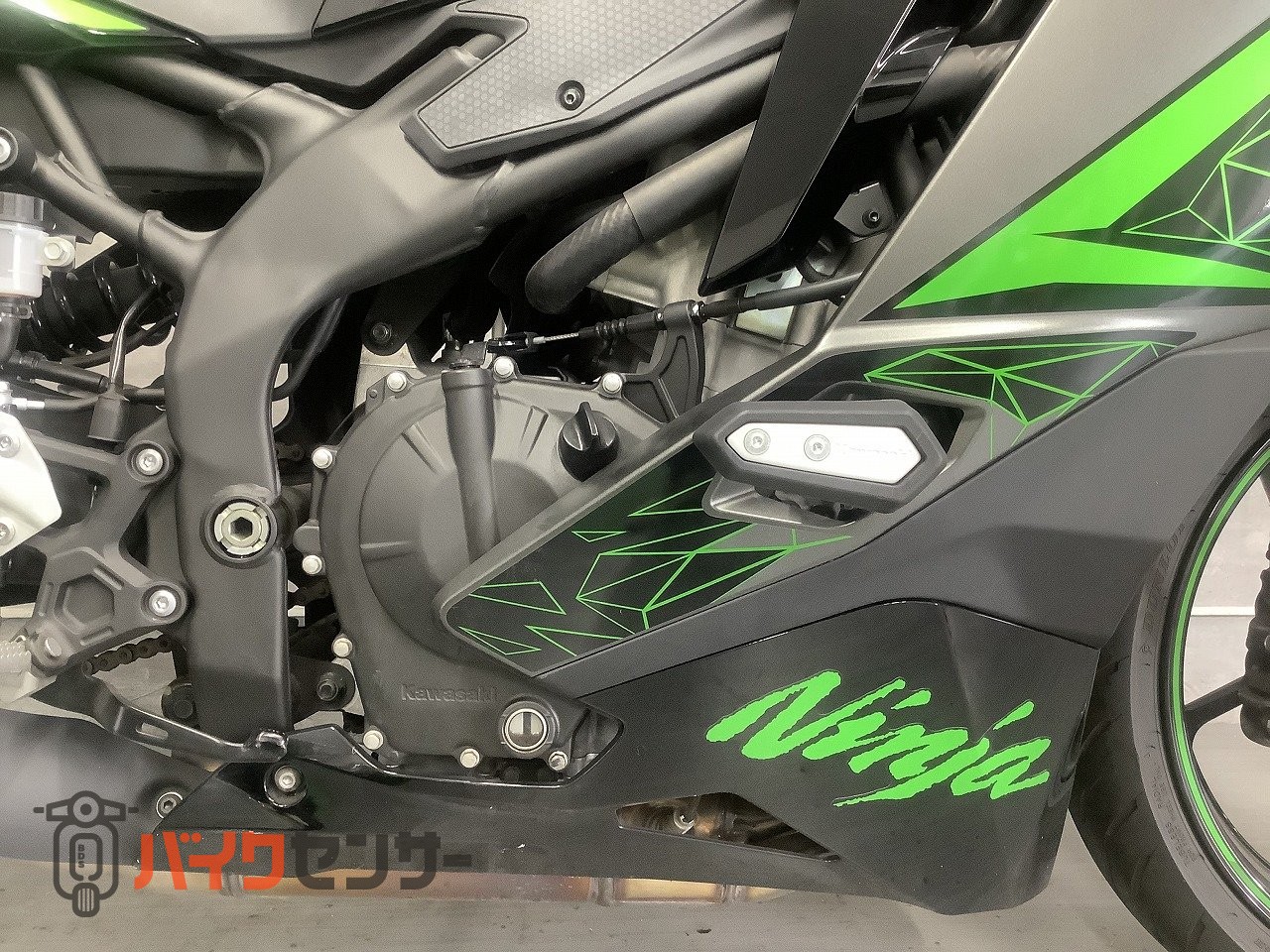 カワサキ Ninja ZX-25R SE マルチバー ABS B704229| BDSバイクセンサー