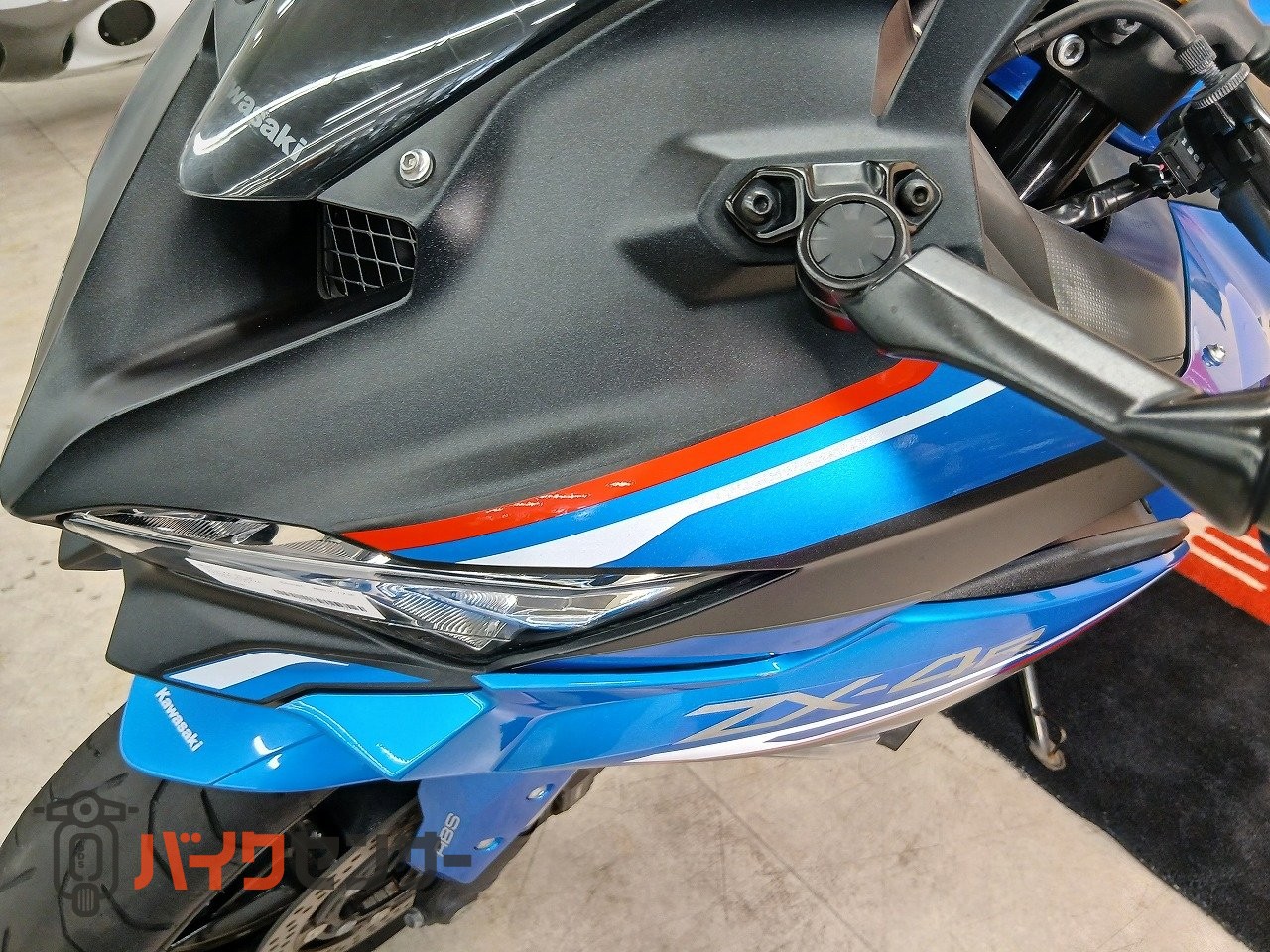 カワサキ Ninja ZX-4R SE【ABS フェンダーレス マルチバー 粘り強い4