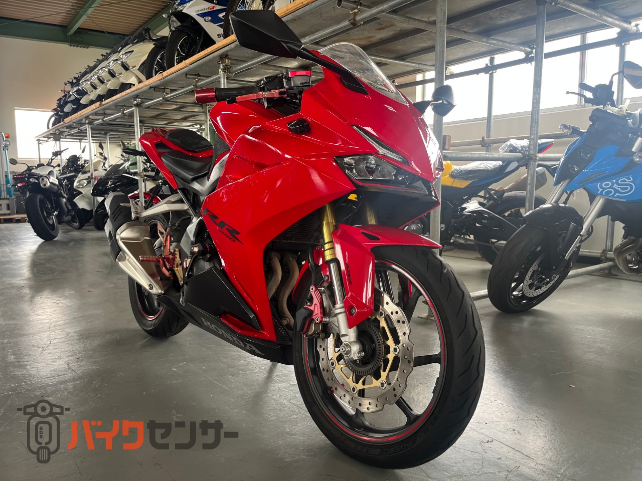 ホンダ CBR250RR 高回転型エンジンと先進装備の刺激的な1台！ B704479