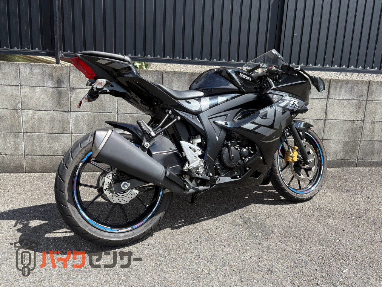 スズキ GSX-R125 フェンダーレス インナーフェンダー ヘルメット