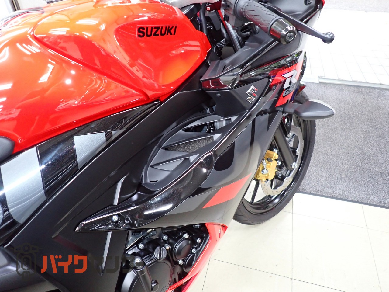 スズキ GSX-R125 2021年モデル 赤 黒 低走行 ヨシムラマフラー