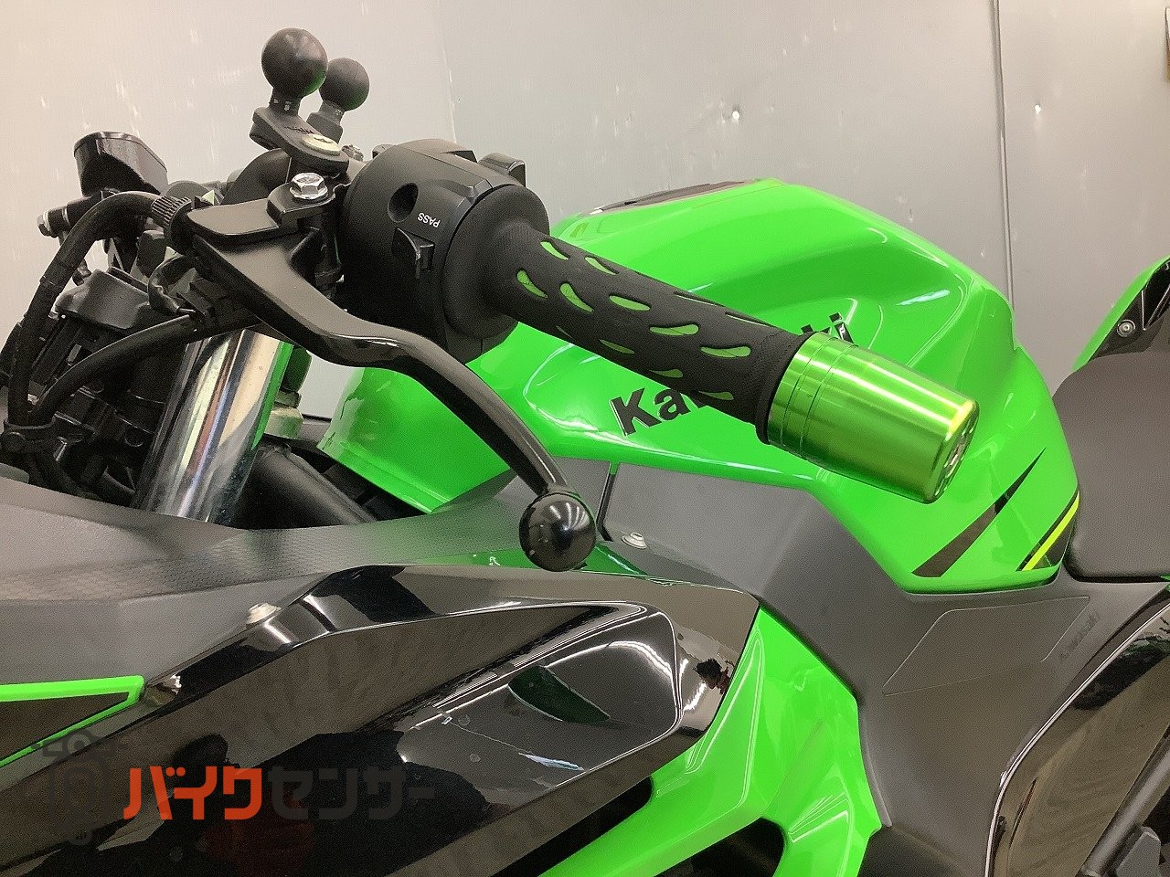 カワサキ Ninja 400 ヨシムラ政府認証マフラー装備・フェンダーレス