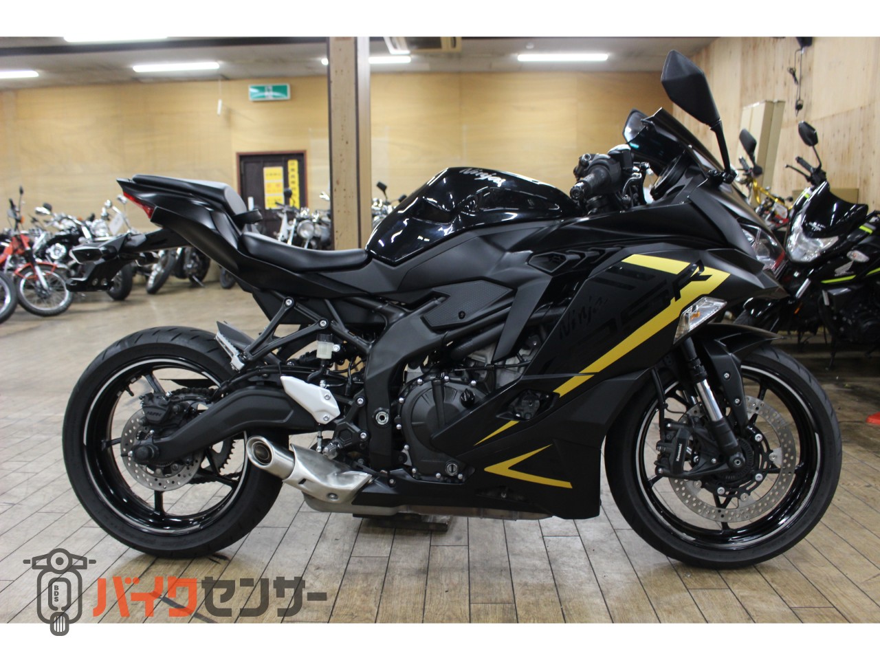 カワサキ 大阪～整備済み Ninja ZX-25R 低走行 ノーマル車両 全国陸送