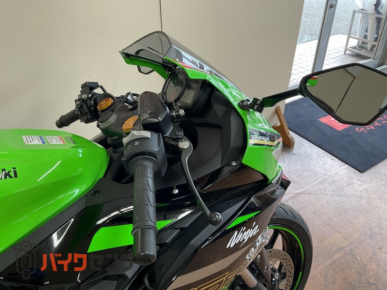 カワサキ Ninja ZX-25R SE 2021年モデル！シングルシートカバー装備
